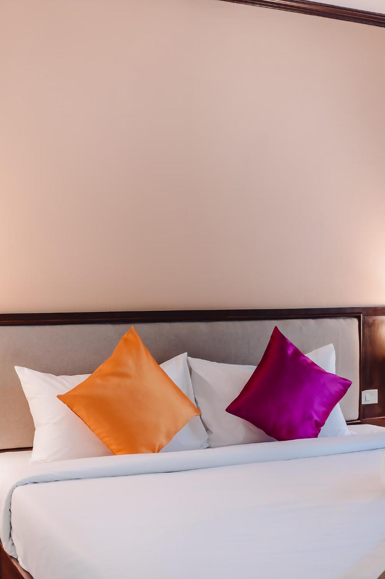 Bauman-Ville Hotel Patong Kültér fotó