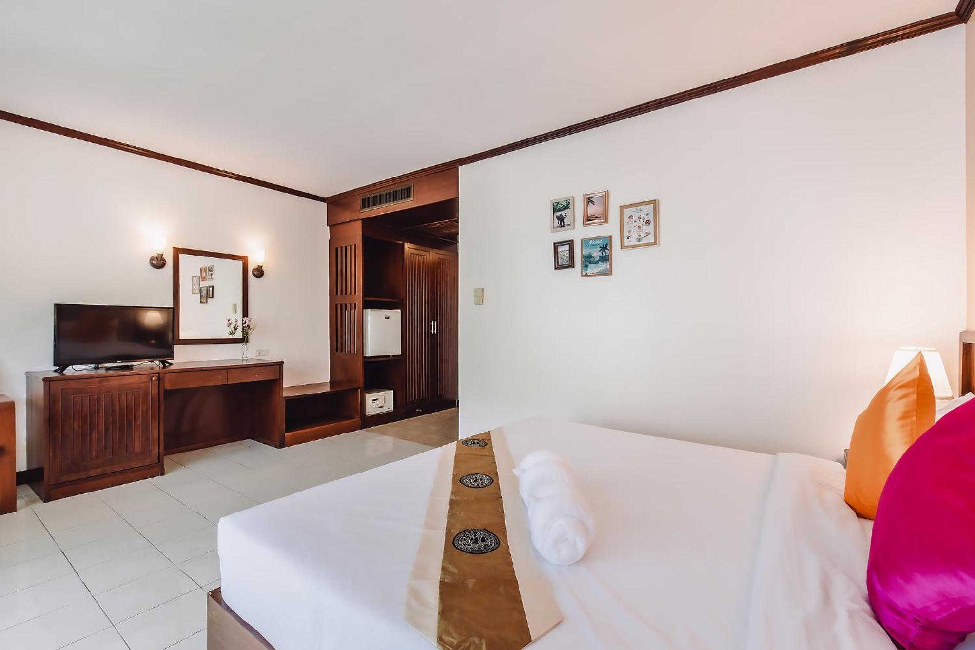 Bauman-Ville Hotel Patong Kültér fotó