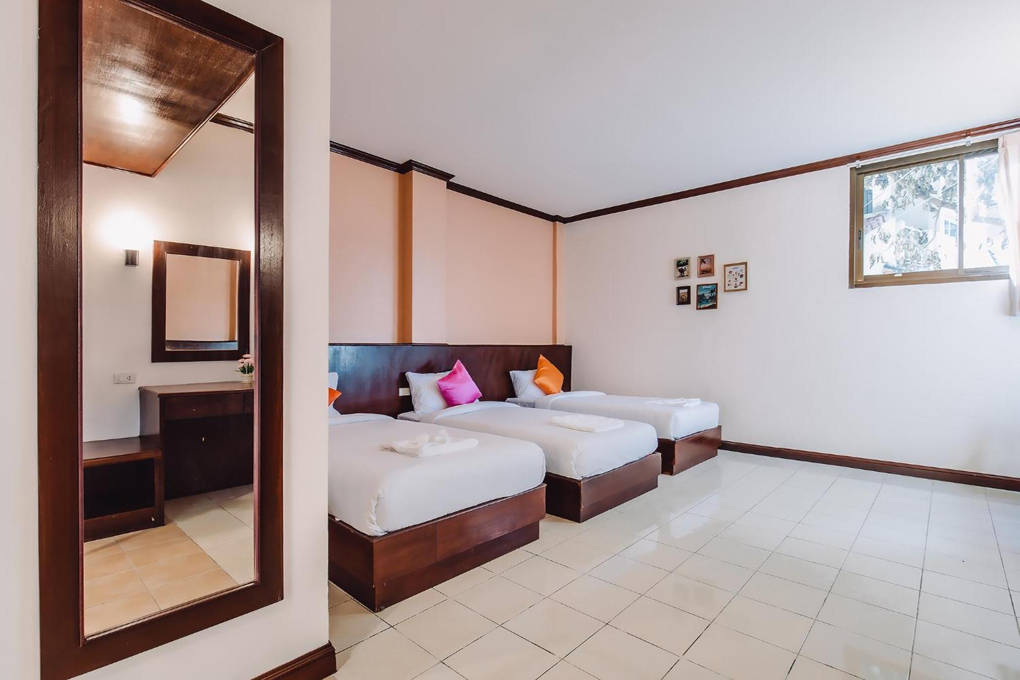 Bauman-Ville Hotel Patong Kültér fotó