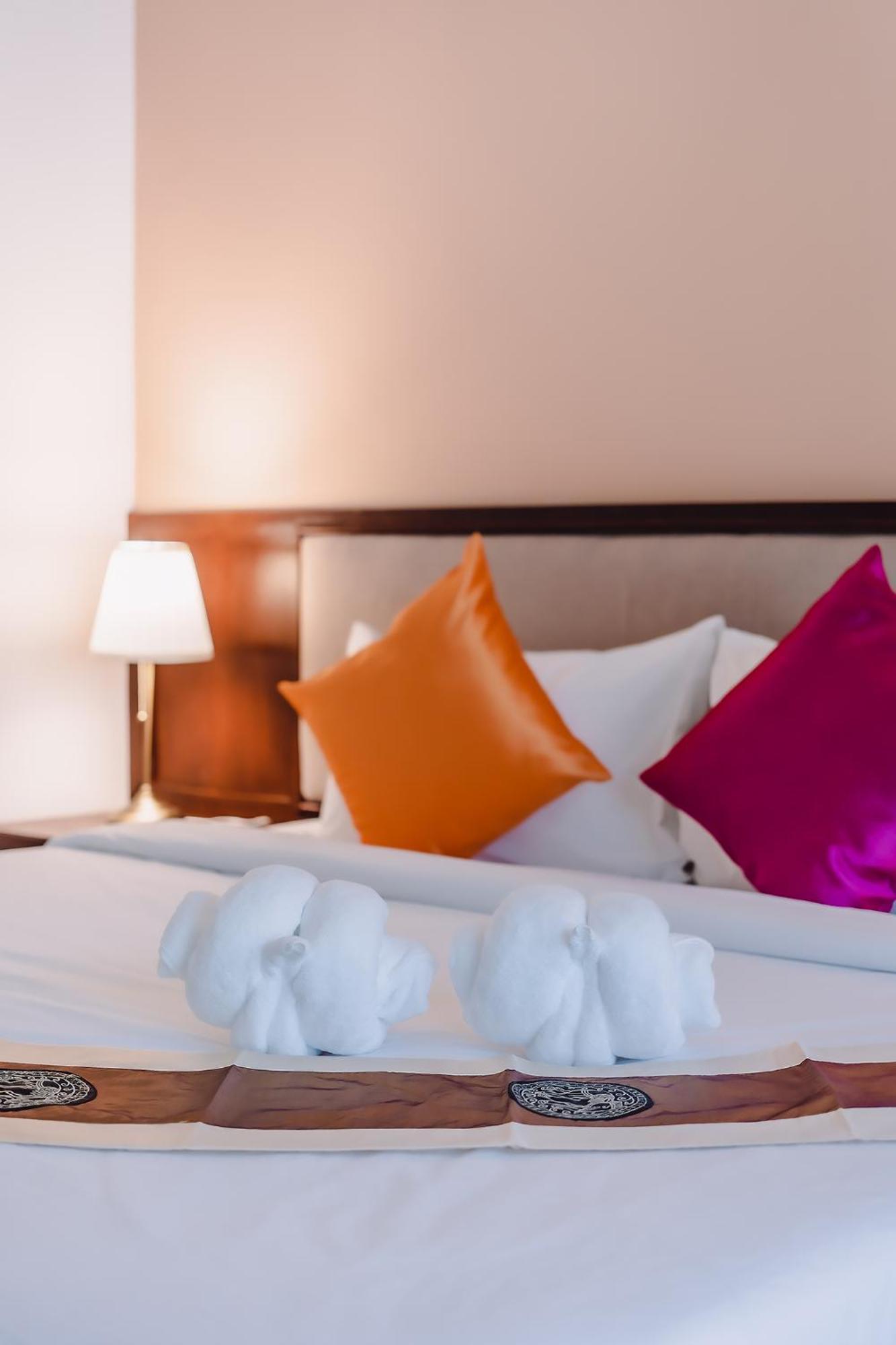 Bauman-Ville Hotel Patong Kültér fotó