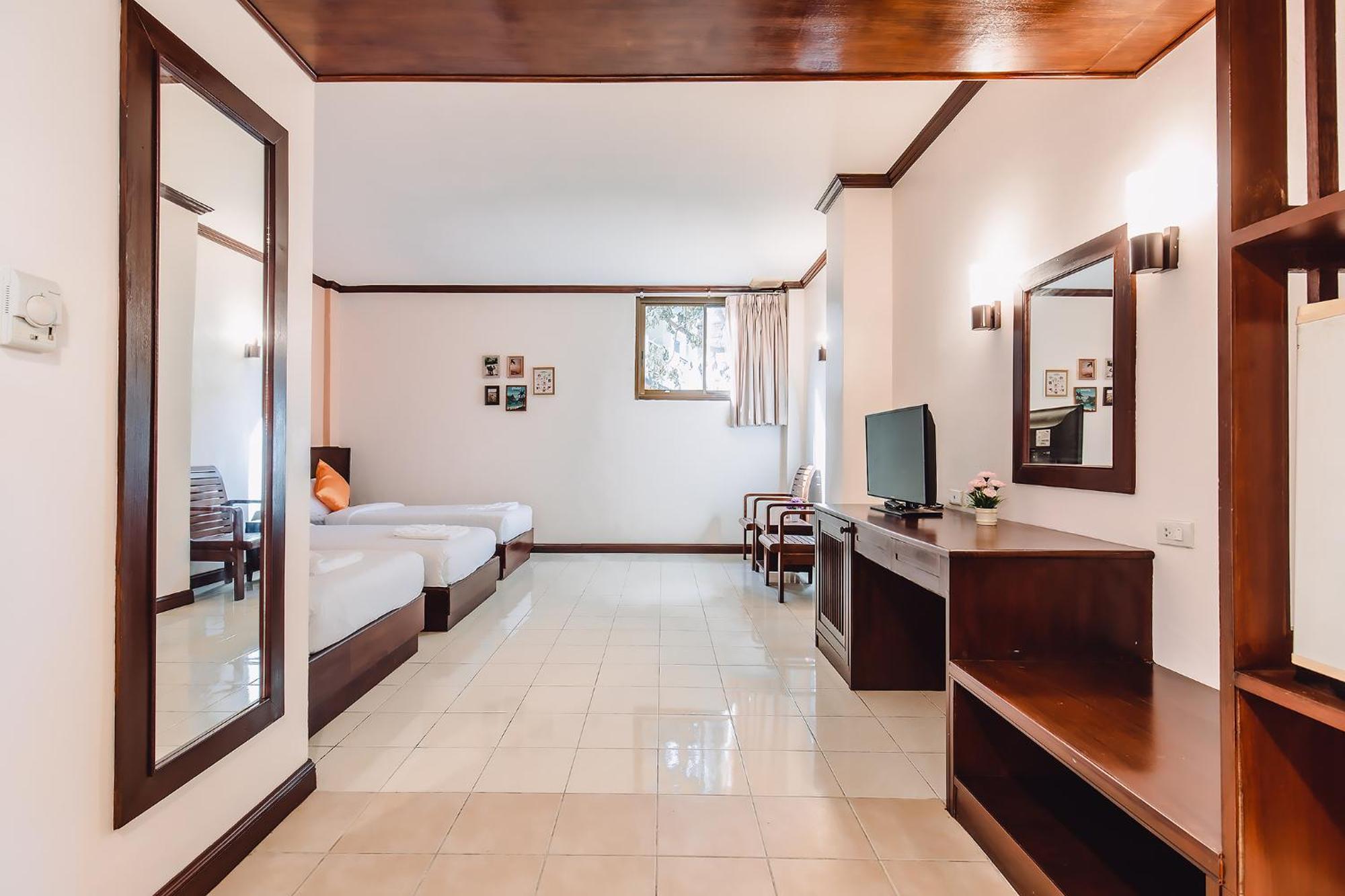 Bauman-Ville Hotel Patong Kültér fotó