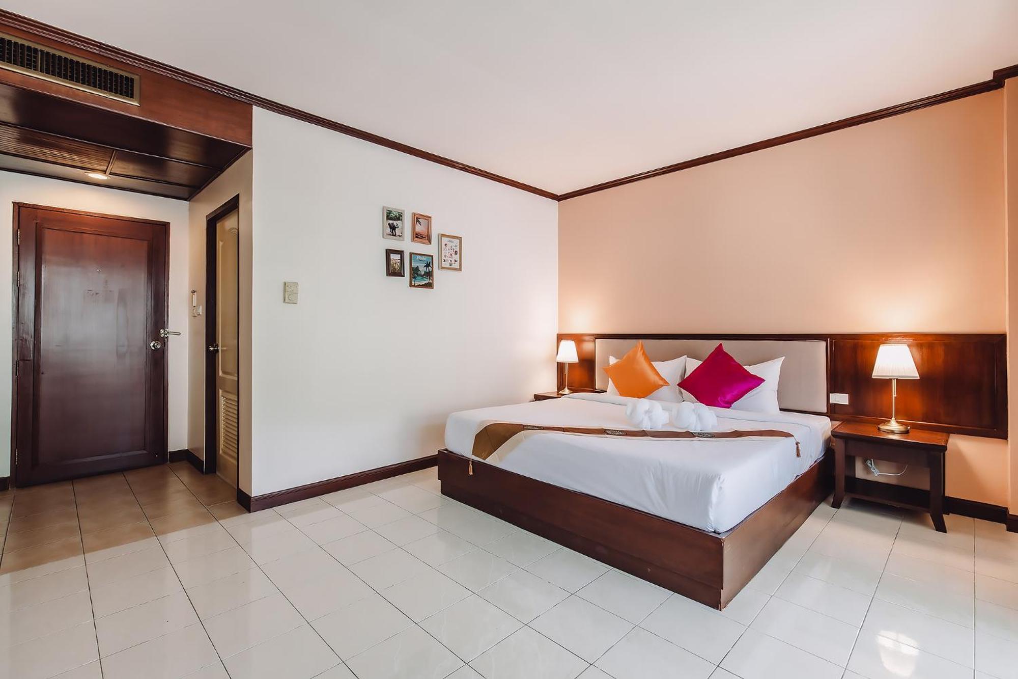 Bauman-Ville Hotel Patong Kültér fotó