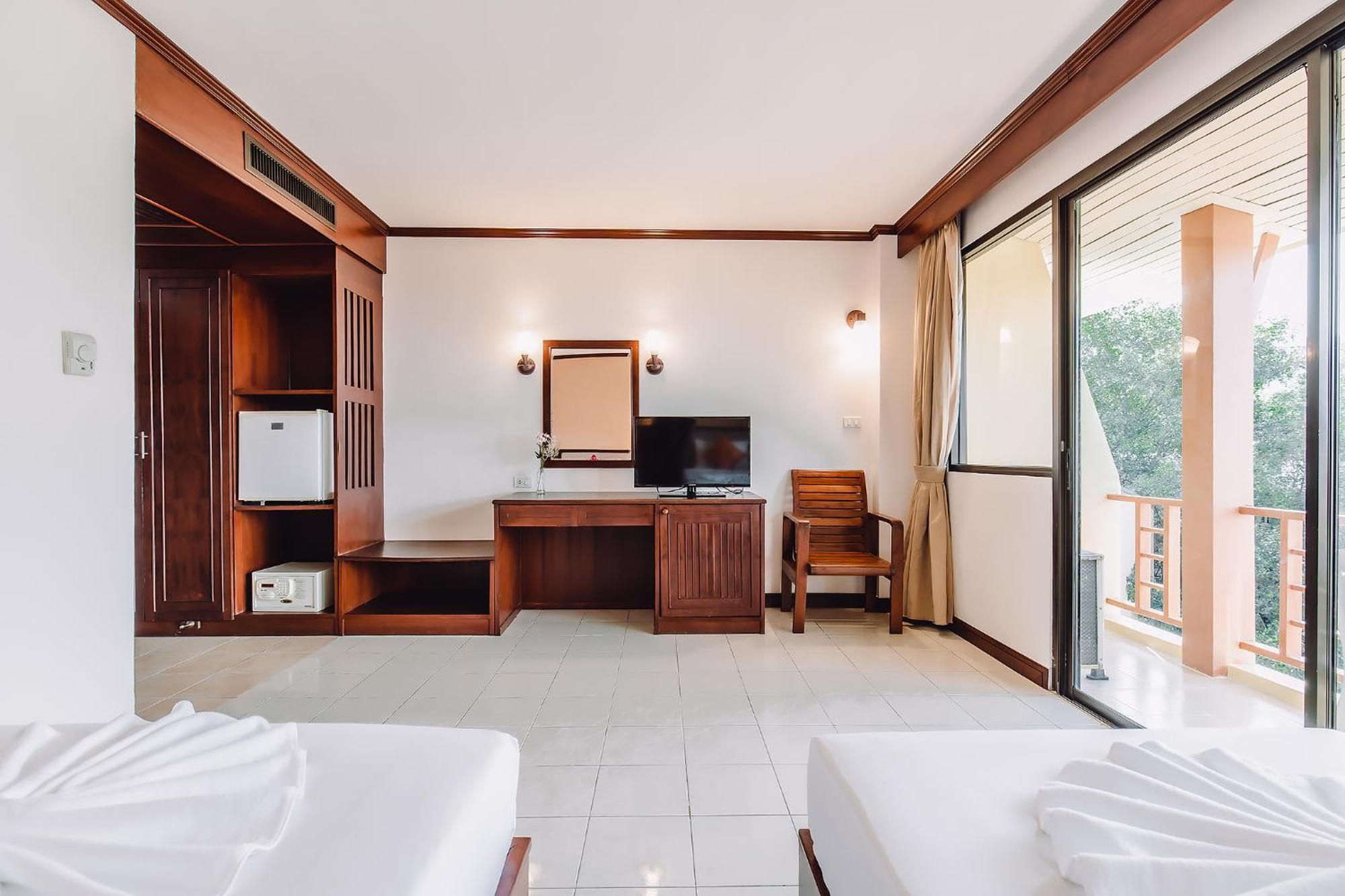 Bauman-Ville Hotel Patong Kültér fotó